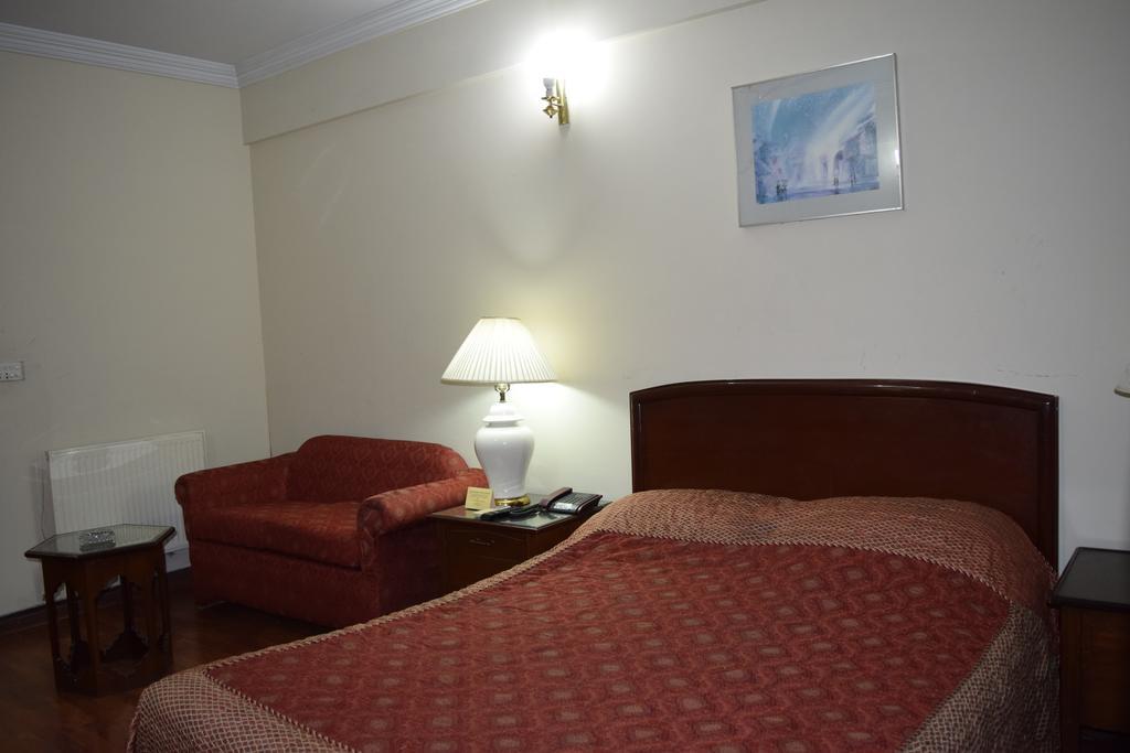 Carlton Tower Hotel Lahore Room photo