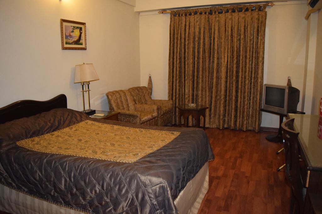 Carlton Tower Hotel Lahore Room photo
